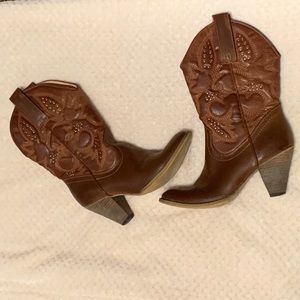 8.5 Women’s Country Boots with 3.5inch heel